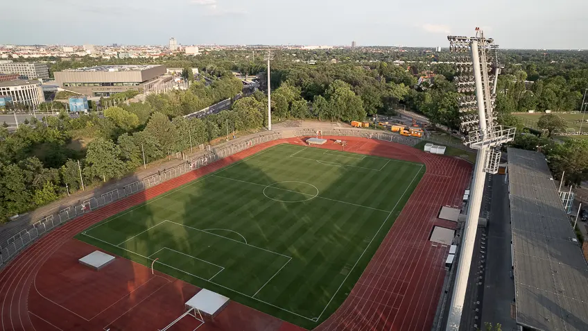 Luftaufnahme des Mommsenstadion in Berlin